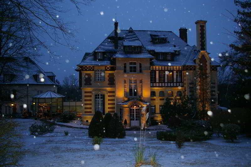Le Chateau De La Tour Gouvieux Luaran gambar